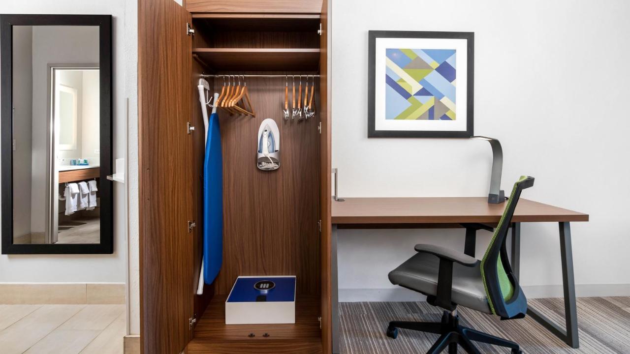 Holiday Inn Express Hotel And Suites Conroe By Ihg Bagian luar foto
